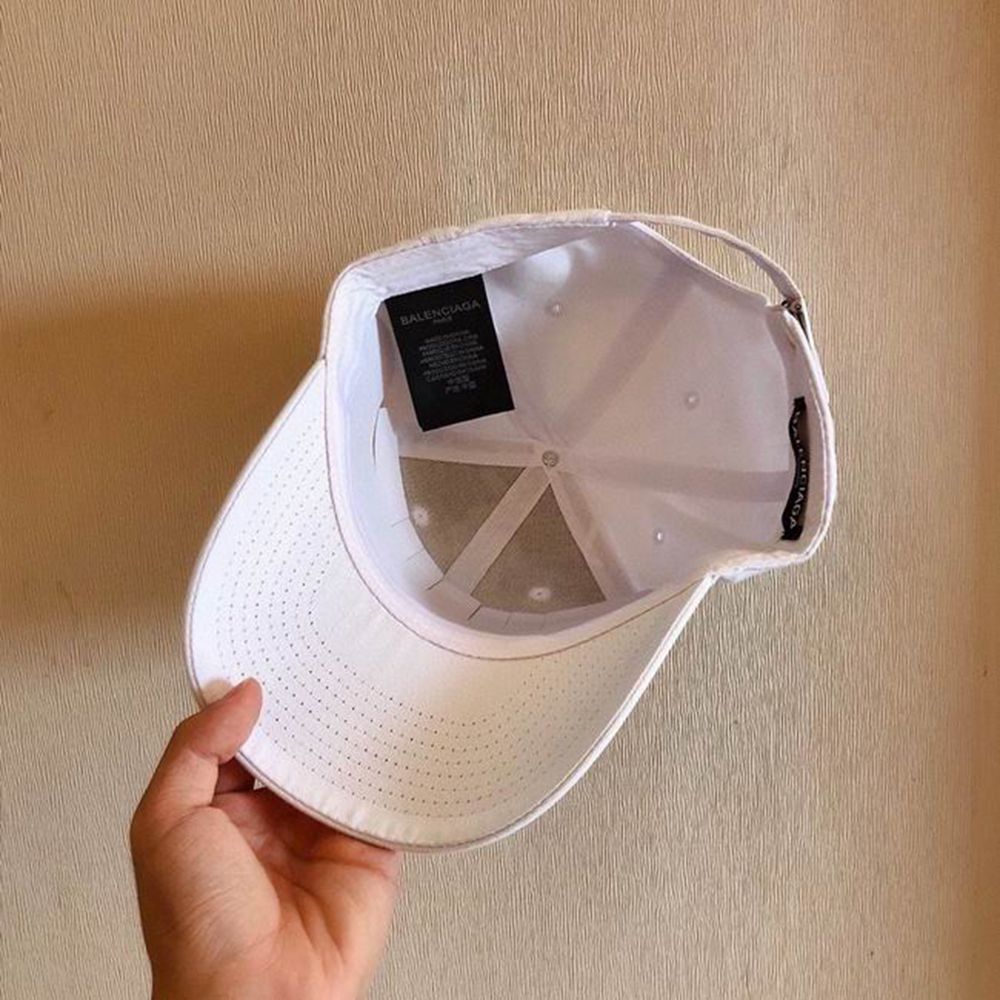 Ba*len*cia*ga hat